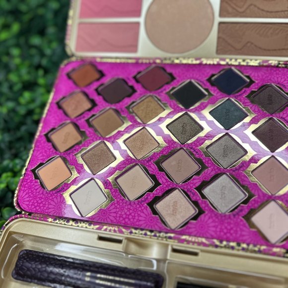 Tarte Treasure Box Collector's Makeup Eyeshadow Palette Limited Holiday Gift Set - Picture 5 of 6
